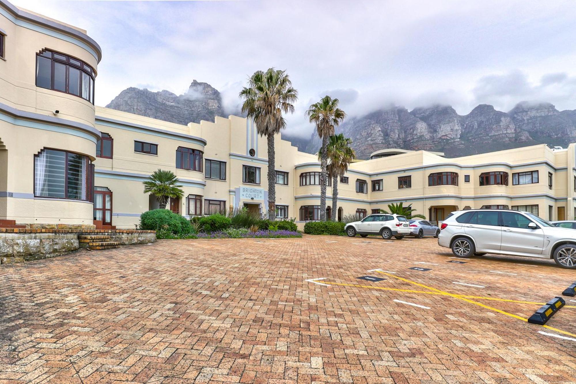 On The In Camps Bay Le Cap